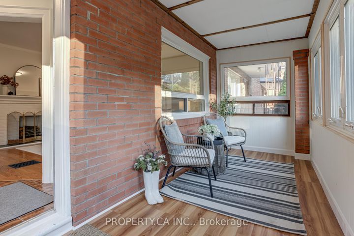 Photo 2 at 14 Warren Crescent, Lambton Baby Point, Toronto