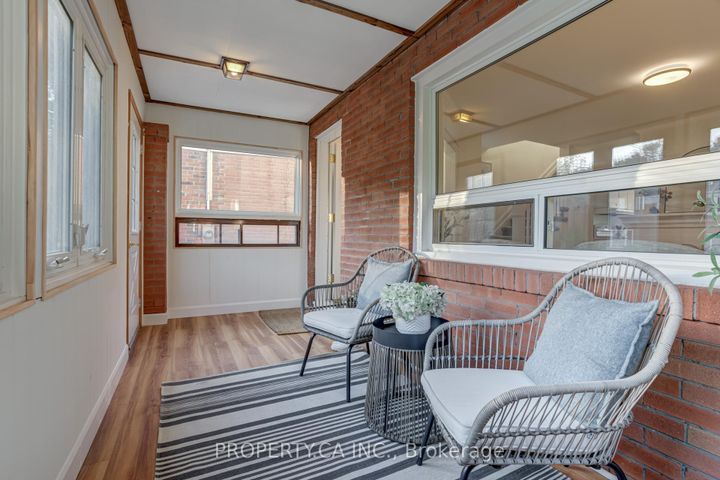 Photo 3 at 14 Warren Crescent, Lambton Baby Point, Toronto