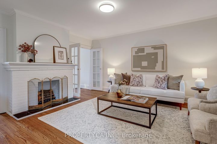 Photo 4 at 14 Warren Crescent, Lambton Baby Point, Toronto