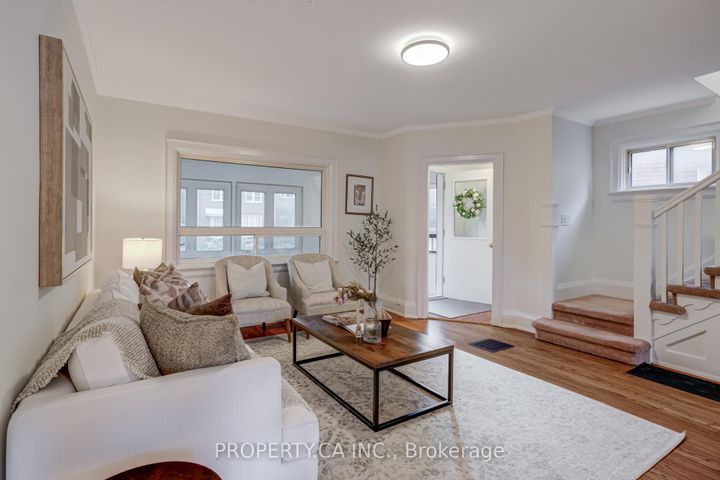 Photo 5 at 14 Warren Crescent, Lambton Baby Point, Toronto
