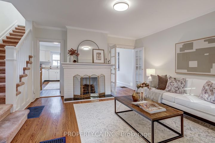 Photo 7 at 14 Warren Crescent, Lambton Baby Point, Toronto