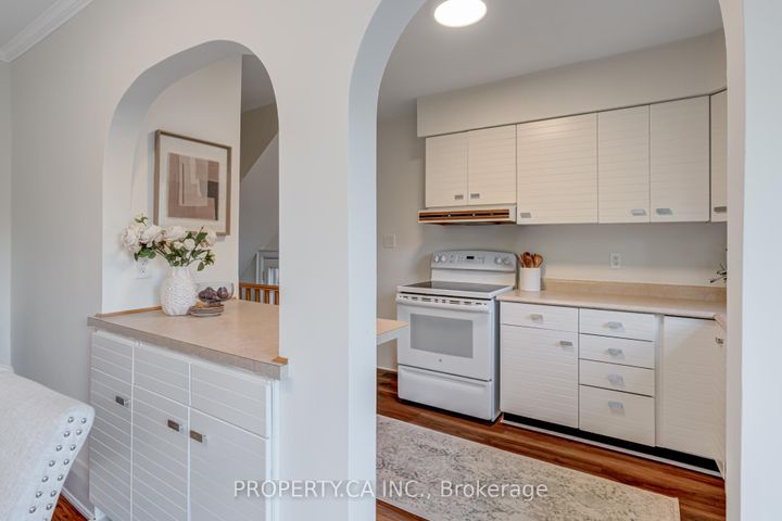 Photo 12 at 14 Warren Crescent, Lambton Baby Point, Toronto