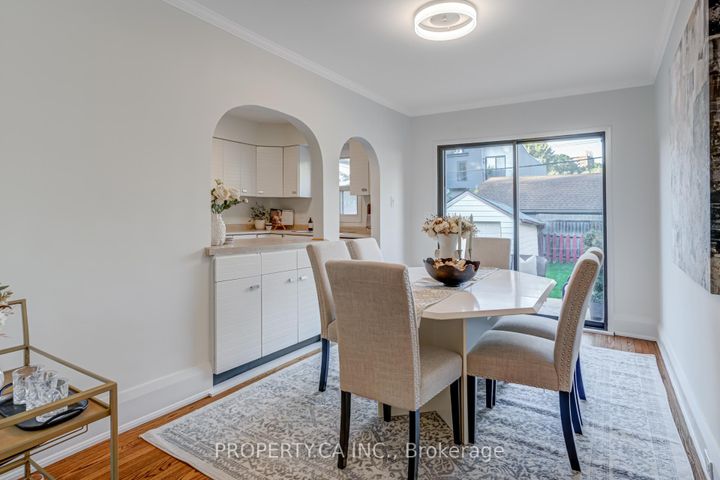 Photo 13 at 14 Warren Crescent, Lambton Baby Point, Toronto