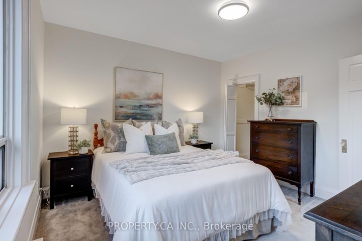 Photo 20 at 14 Warren Crescent, Lambton Baby Point, Toronto