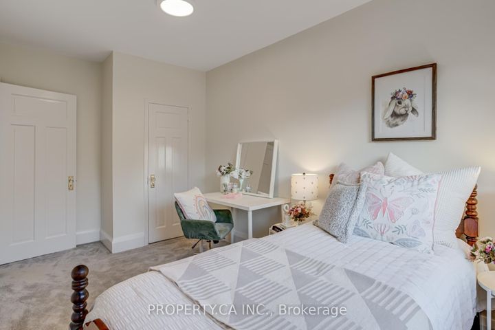 Photo 25 at 14 Warren Crescent, Lambton Baby Point, Toronto