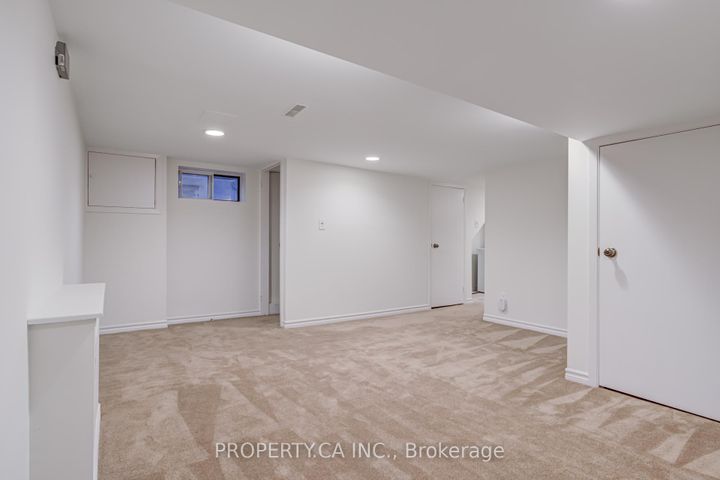 Photo 28 at 14 Warren Crescent, Lambton Baby Point, Toronto