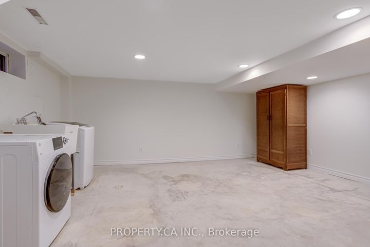 Photo 29 at 14 Warren Crescent, Lambton Baby Point, Toronto