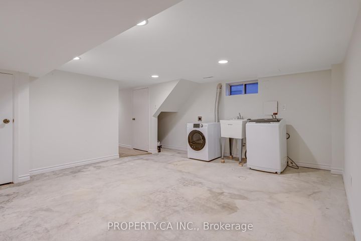 Photo 30 at 14 Warren Crescent, Lambton Baby Point, Toronto