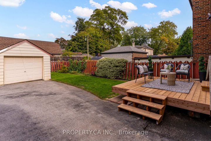 Photo 31 at 14 Warren Crescent, Lambton Baby Point, Toronto