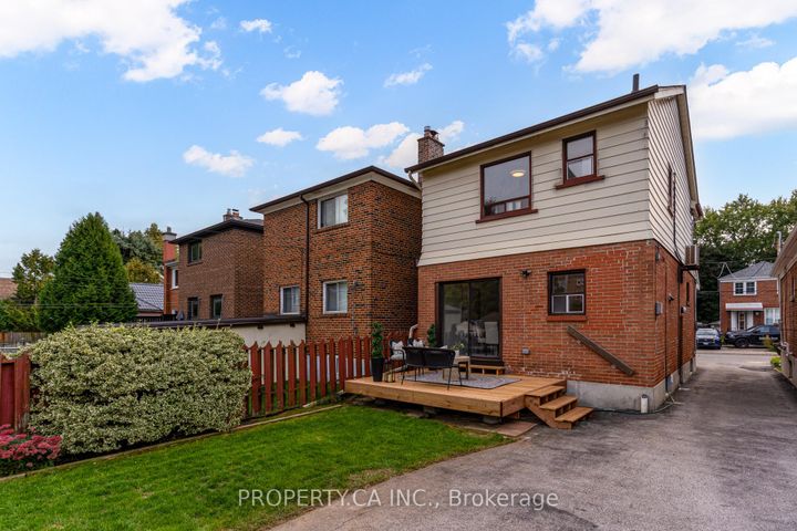 Photo 32 at 14 Warren Crescent, Lambton Baby Point, Toronto