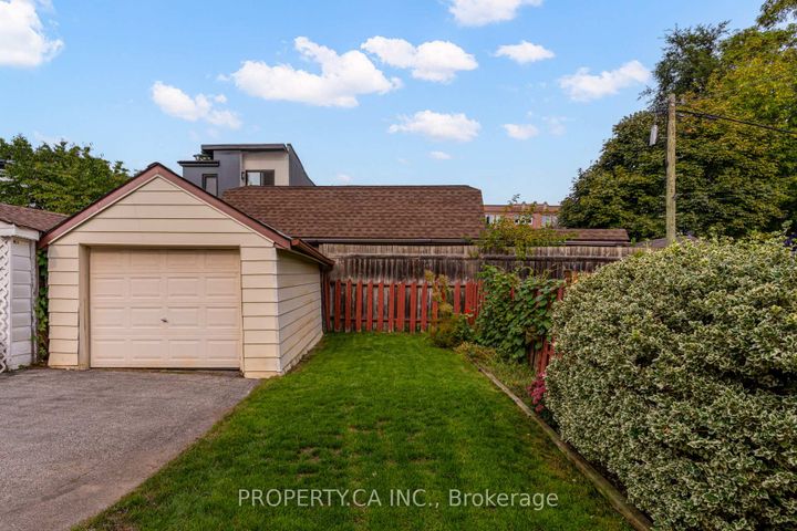 Photo 35 at 14 Warren Crescent, Lambton Baby Point, Toronto