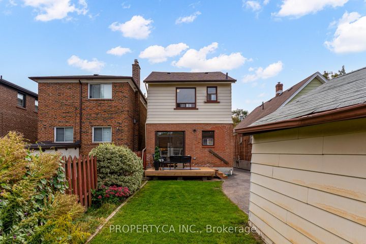 Photo 36 at 14 Warren Crescent, Lambton Baby Point, Toronto