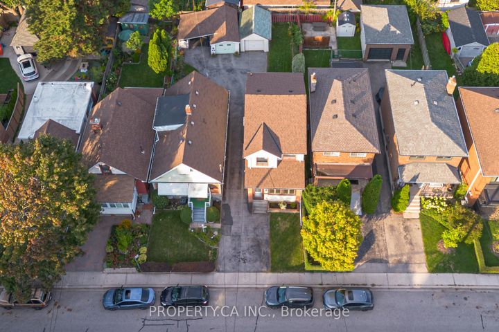 Photo 38 at 14 Warren Crescent, Lambton Baby Point, Toronto