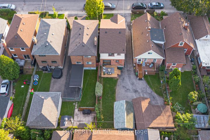 Photo 39 at 14 Warren Crescent, Lambton Baby Point, Toronto