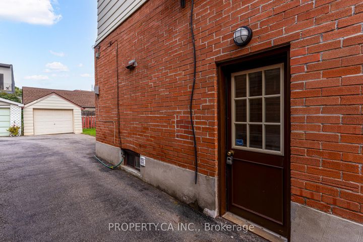Photo 40 at 14 Warren Crescent, Lambton Baby Point, Toronto
