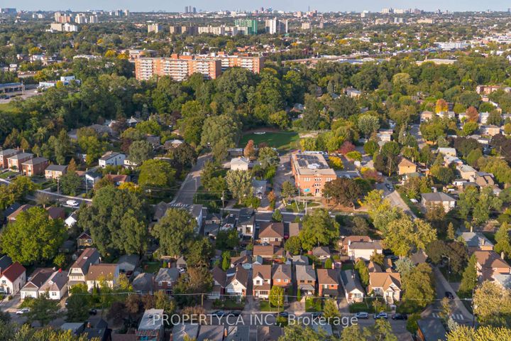Photo 41 at 14 Warren Crescent, Lambton Baby Point, Toronto