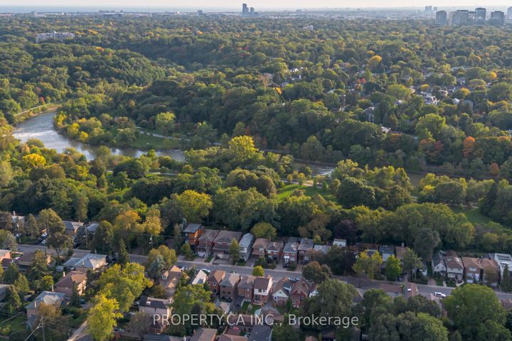 Photo 42 at 14 Warren Crescent, Lambton Baby Point, Toronto