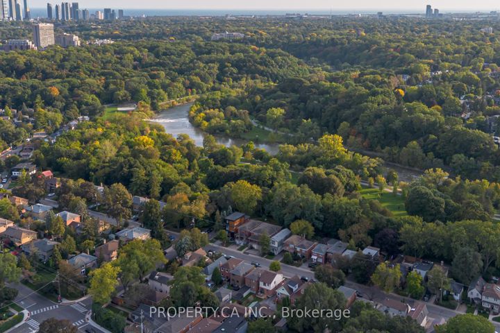 Photo 43 at 14 Warren Crescent, Lambton Baby Point, Toronto