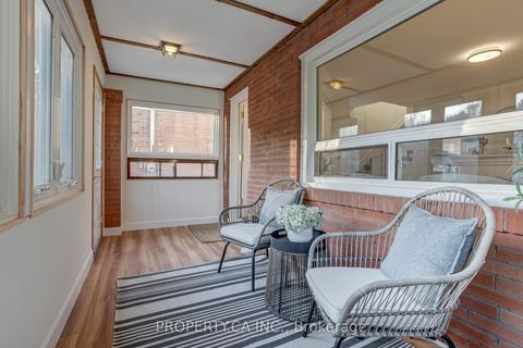 Photo 3 at 14 Warren Crescent, Lambton Baby Point, Toronto