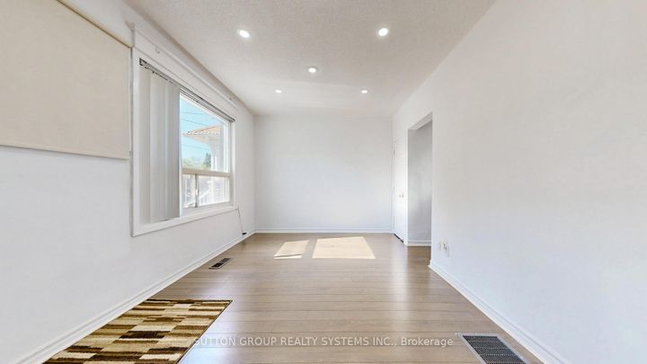 Photo 2 at 128 Northland Avenue, Smythe, Toronto