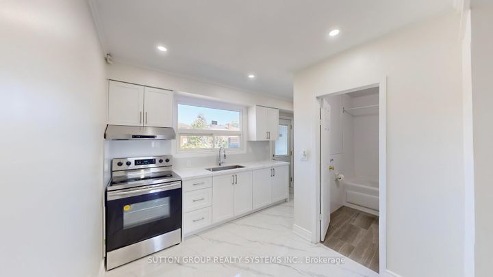 Photo 4 at 128 Northland Avenue, Smythe, Toronto