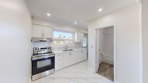 Photo 4 at 128 Northland Avenue, Smythe, Toronto