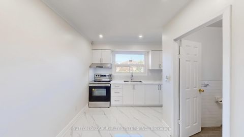 Photo 5 at 128 Northland Avenue, Smythe, Toronto