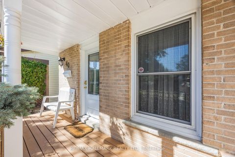 Photo 2 at 40 Lillooet Crescent, North Richvale, Richmond Hill