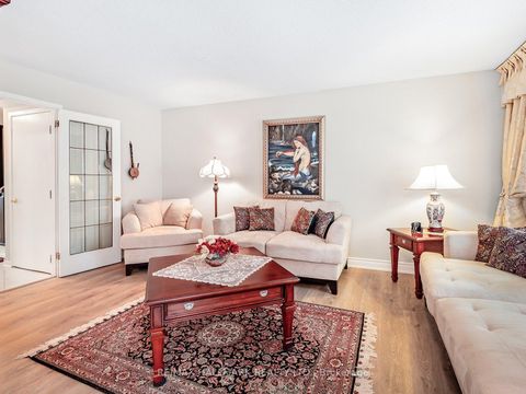 Photo 5 at 40 Lillooet Crescent, North Richvale, Richmond Hill