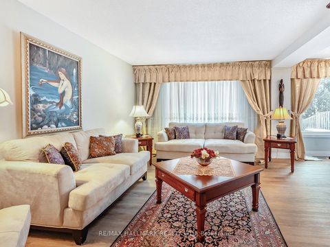 Photo 6 at 40 Lillooet Crescent, North Richvale, Richmond Hill