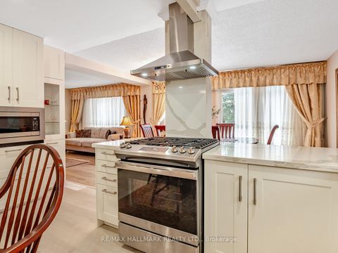 Photo 10 at 40 Lillooet Crescent, North Richvale, Richmond Hill