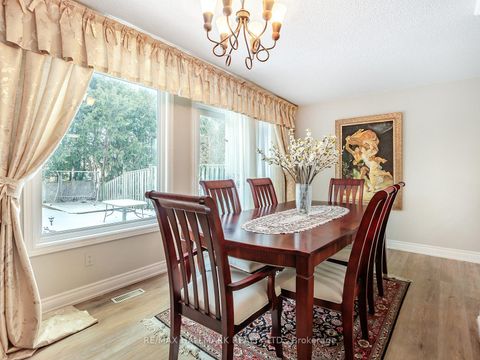 Photo 12 at 40 Lillooet Crescent, North Richvale, Richmond Hill
