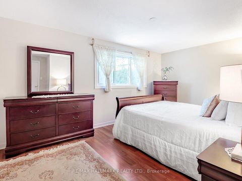 Photo 13 at 40 Lillooet Crescent, North Richvale, Richmond Hill