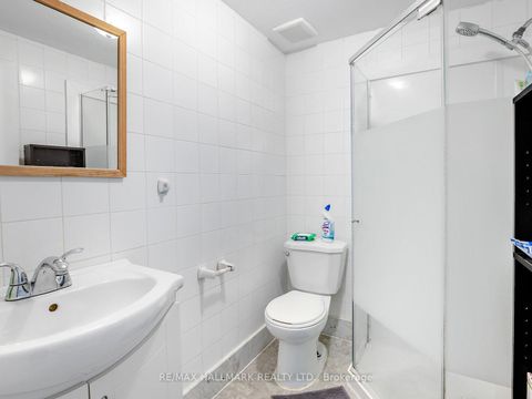 Photo 17 at 40 Lillooet Crescent, North Richvale, Richmond Hill