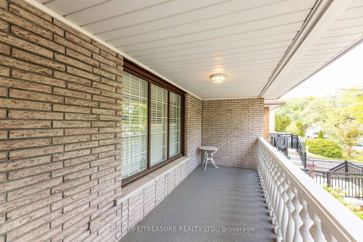 Photo 6 at 85 Downsview Avenue, CFB, Toronto