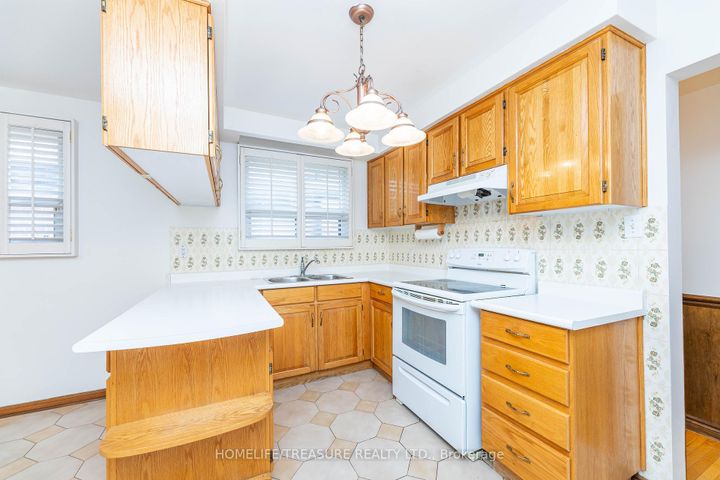 Photo 9 at 85 Downsview Avenue, CFB, Toronto