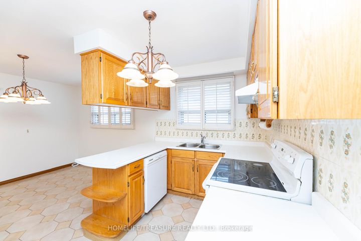 Photo 10 at 85 Downsview Avenue, CFB, Toronto