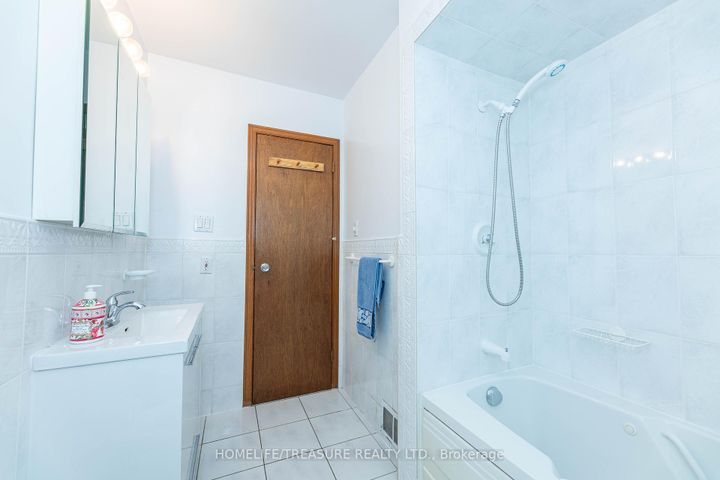 Photo 18 at 85 Downsview Avenue, CFB, Toronto