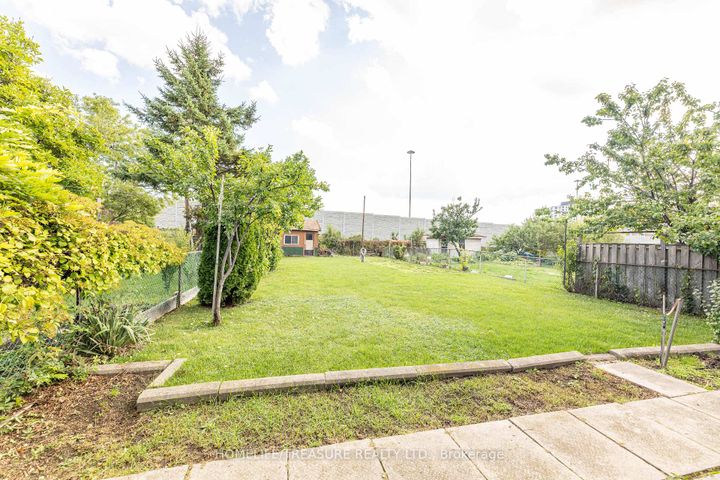 Photo 33 at 85 Downsview Avenue, CFB, Toronto