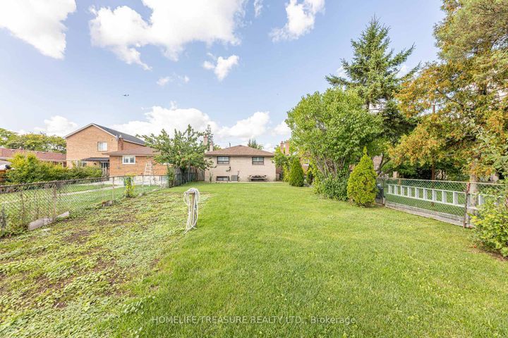 Photo 34 at 85 Downsview Avenue, CFB, Toronto
