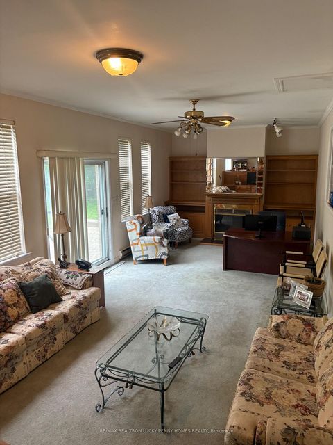 Photo 4 at 61 Hurlingham Crescent, Don Mills, Toronto