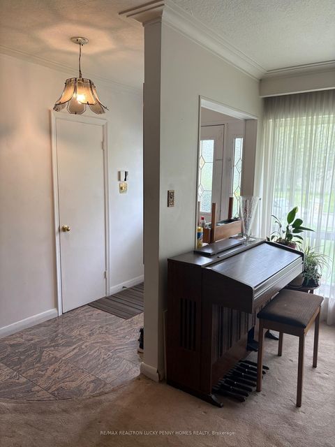 Photo 9 at 61 Hurlingham Crescent, Don Mills, Toronto Photo 9 at 61 Hurlingham Crescent, Don Mills, Toronto