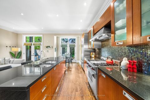 Photo 13 at 114 Belsize Drive, Mount Pleasant West, Toronto