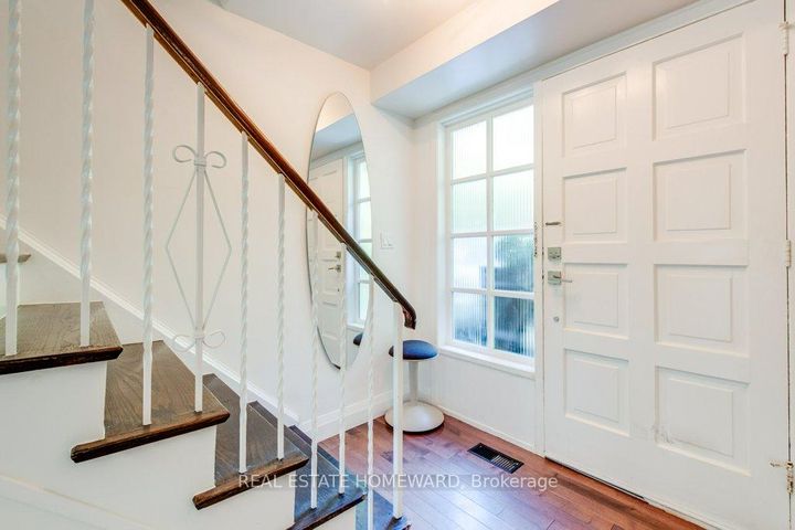 Photo 2 at 180 Ellis Avenue, Swansea, Toronto