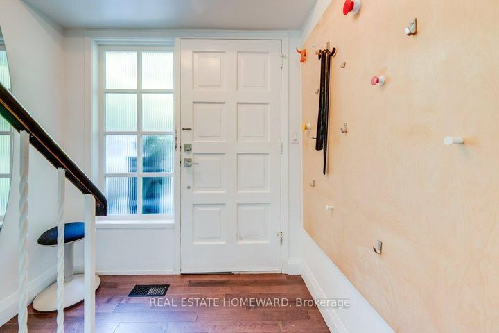 Photo 3 at 180 Ellis Avenue, Swansea, Toronto
