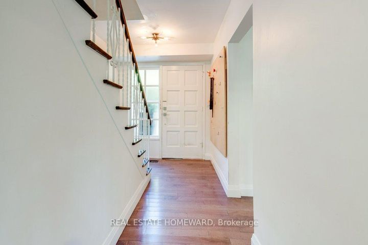 Photo 4 at 180 Ellis Avenue, Swansea, Toronto
