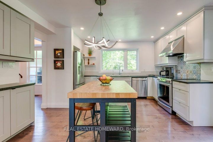 Photo 5 at 180 Ellis Avenue, Swansea, Toronto