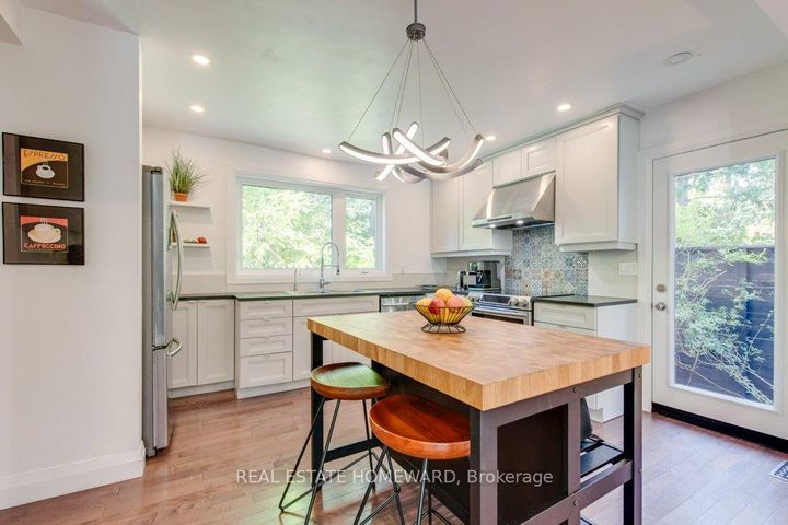 Photo 7 at 180 Ellis Avenue, Swansea, Toronto