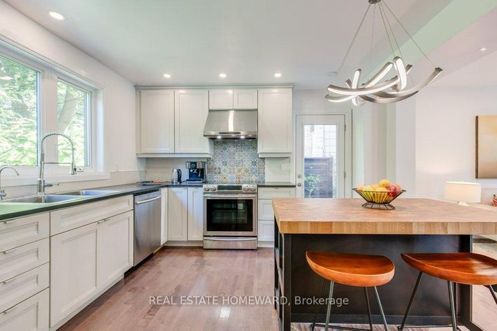 Photo 9 at 180 Ellis Avenue, Swansea, Toronto