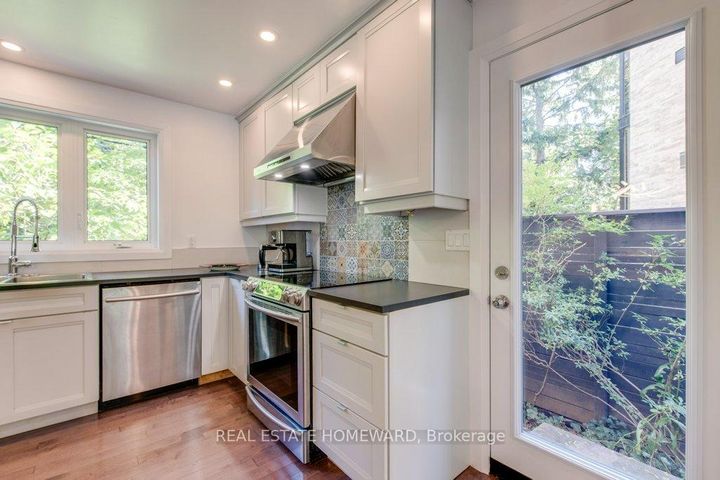 Photo 11 at 180 Ellis Avenue, Swansea, Toronto